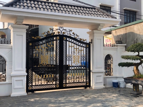 NÊN CHỌN LÀM SẮT MỸ THUẬT HAY LÀM NHÔM ĐÚC CHO NGÔI BIỆT THỰ ĐẲNG CẤP CỦA BẠN